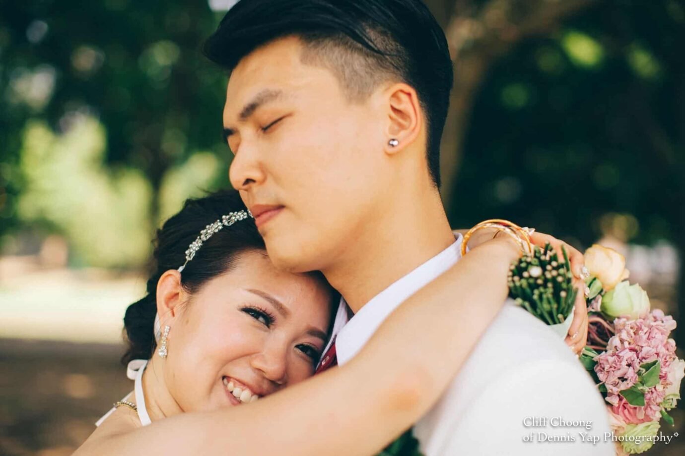 Malaysia Kuala Lumpur Wedding Photo couple hug bouquet