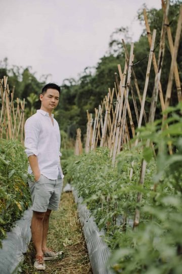 ULUN DANU BERATAN TEMPLE AND LAKE BERATAN cliff choong destination portrait and wedding photographer malaysia kuala lumpur bali adventure sea waterfall prewedding shots bride and groom boat on the water