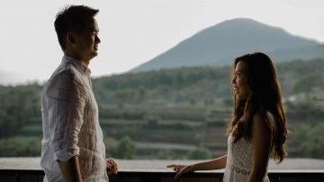 ULUN DANU BERATAN TEMPLE AND LAKE BERATAN cliff choong destination portrait and wedding photographer malaysia kuala lumpur bali adventure sea waterfall prewedding shots bride and groom boat on the water