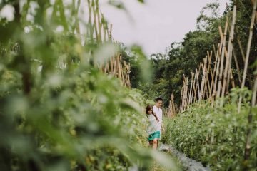 ULUN DANU BERATAN TEMPLE AND LAKE BERATAN cliff choong destination portrait and wedding photographer malaysia kuala lumpur bali adventure sea waterfall prewedding shots bride and groom boat on the water