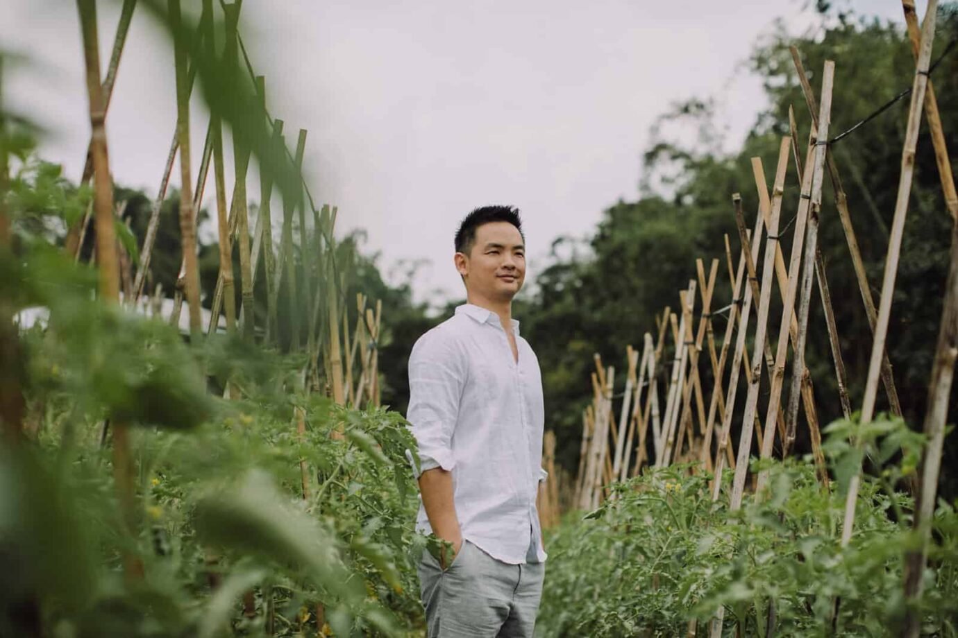 ULUN DANU BERATAN TEMPLE AND LAKE BERATAN cliff choong destination portrait and wedding photographer malaysia kuala lumpur bali adventure sea waterfall prewedding shots bride and groom boat on the water