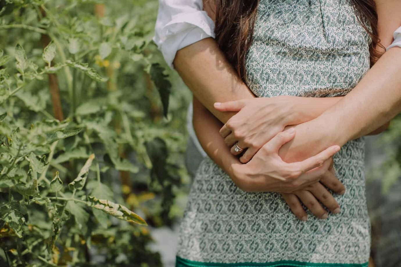 ULUN DANU BERATAN TEMPLE AND LAKE BERATAN cliff choong destination portrait and wedding photographer malaysia kuala lumpur bali adventure sea waterfall prewedding shots bride and groom boat on the water