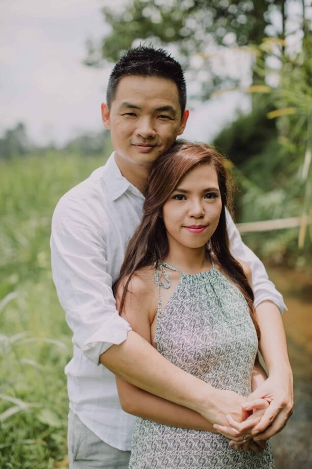 ULUN DANU BERATAN TEMPLE AND LAKE BERATAN cliff choong destination portrait and wedding photographer malaysia kuala lumpur bali adventure sea waterfall prewedding shots bride and groom boat on the water