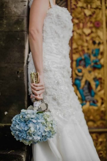 ULUN DANU BERATAN TEMPLE AND LAKE BERATAN cliff choong destination portrait and wedding photographer malaysia kuala lumpur bali adventure sea waterfall prewedding shots bride and groom boat on the water