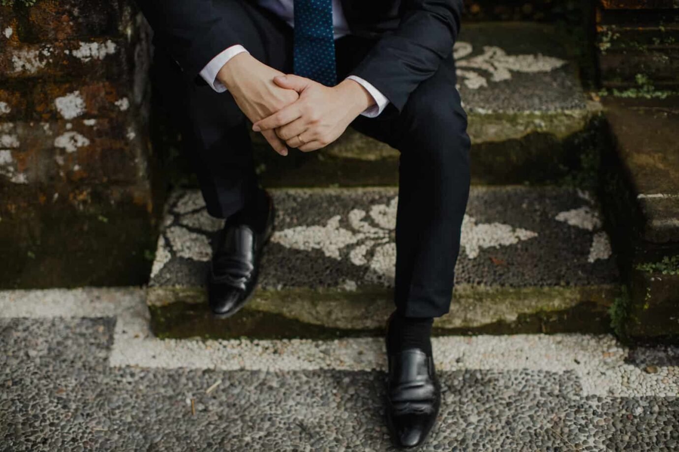 ULUN DANU BERATAN TEMPLE AND LAKE BERATAN cliff choong destination portrait and wedding photographer malaysia kuala lumpur bali adventure sea waterfall prewedding shots bride and groom boat on the water