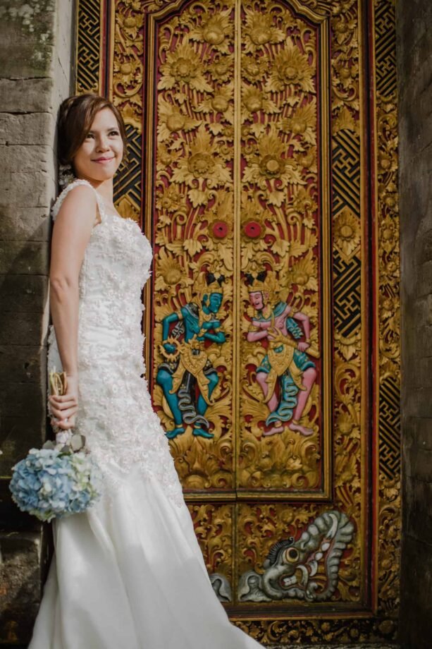 ULUN DANU BERATAN TEMPLE AND LAKE BERATAN cliff choong destination portrait and wedding photographer malaysia kuala lumpur bali adventure sea waterfall prewedding shots bride and groom boat on the water