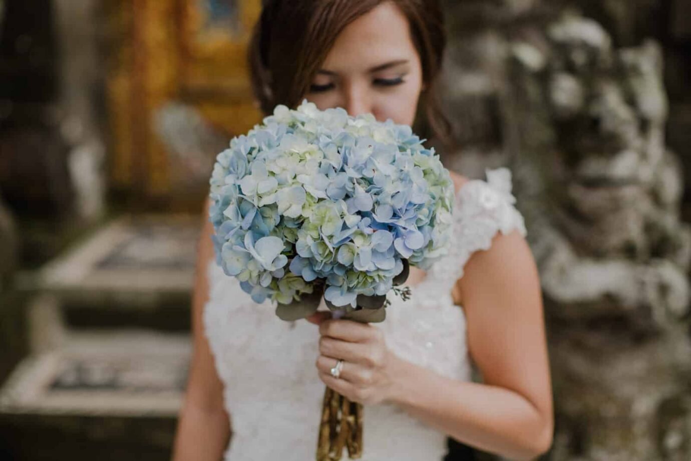 ULUN DANU BERATAN TEMPLE AND LAKE BERATAN cliff choong destination portrait and wedding photographer malaysia kuala lumpur bali adventure sea waterfall prewedding shots bride and groom boat on the water