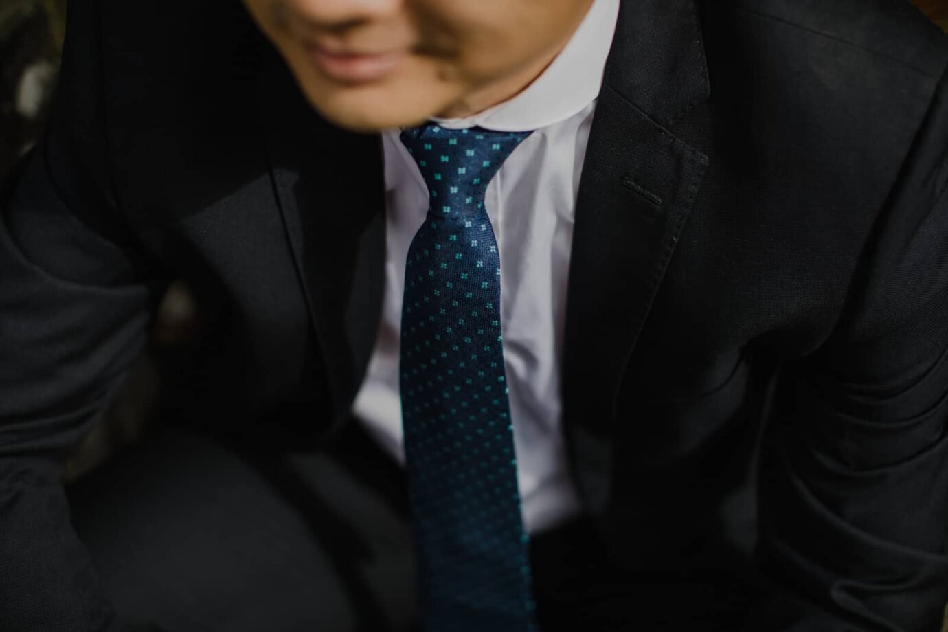 ULUN DANU BERATAN TEMPLE AND LAKE BERATAN cliff choong destination portrait and wedding photographer malaysia kuala lumpur bali adventure sea waterfall prewedding shots bride and groom boat on the water