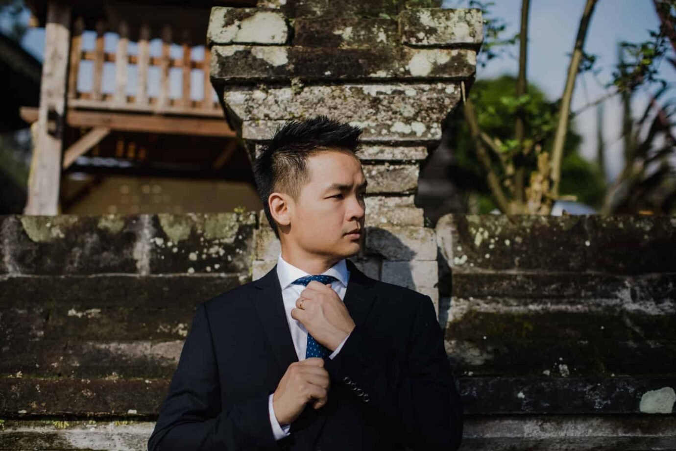 ULUN DANU BERATAN TEMPLE AND LAKE BERATAN cliff choong destination portrait and wedding photographer malaysia kuala lumpur bali adventure sea waterfall prewedding shots bride and groom boat on the water