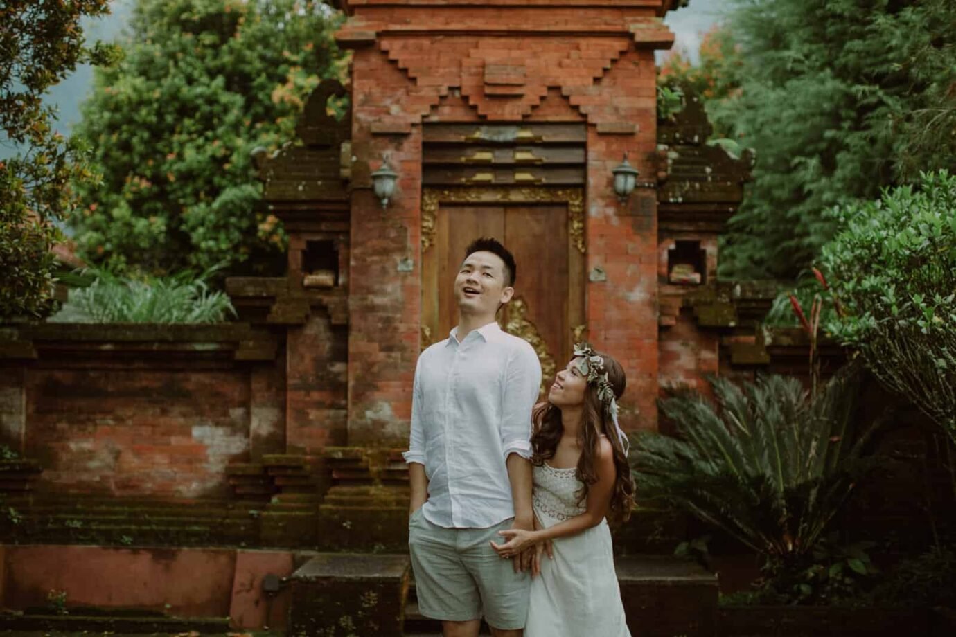 ULUN DANU BERATAN TEMPLE AND LAKE BERATAN cliff choong destination portrait and wedding photographer malaysia kuala lumpur bali adventure sea waterfall prewedding shots bride and groom boat on the water