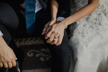 ULUN DANU BERATAN TEMPLE AND LAKE BERATAN cliff choong destination portrait and wedding photographer malaysia kuala lumpur bali adventure sea waterfall prewedding shots bride and groom boat on the water