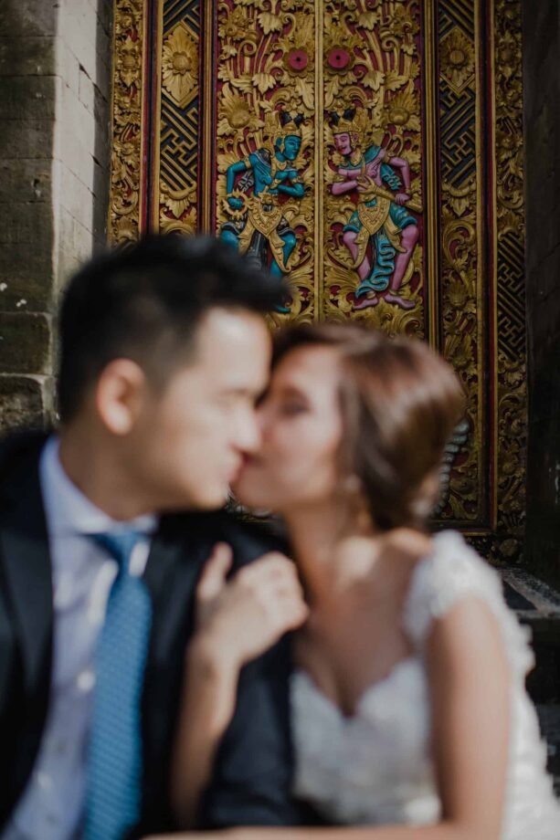 ULUN DANU BERATAN TEMPLE AND LAKE BERATAN cliff choong destination portrait and wedding photographer malaysia kuala lumpur bali adventure sea waterfall prewedding shots bride and groom boat on the water