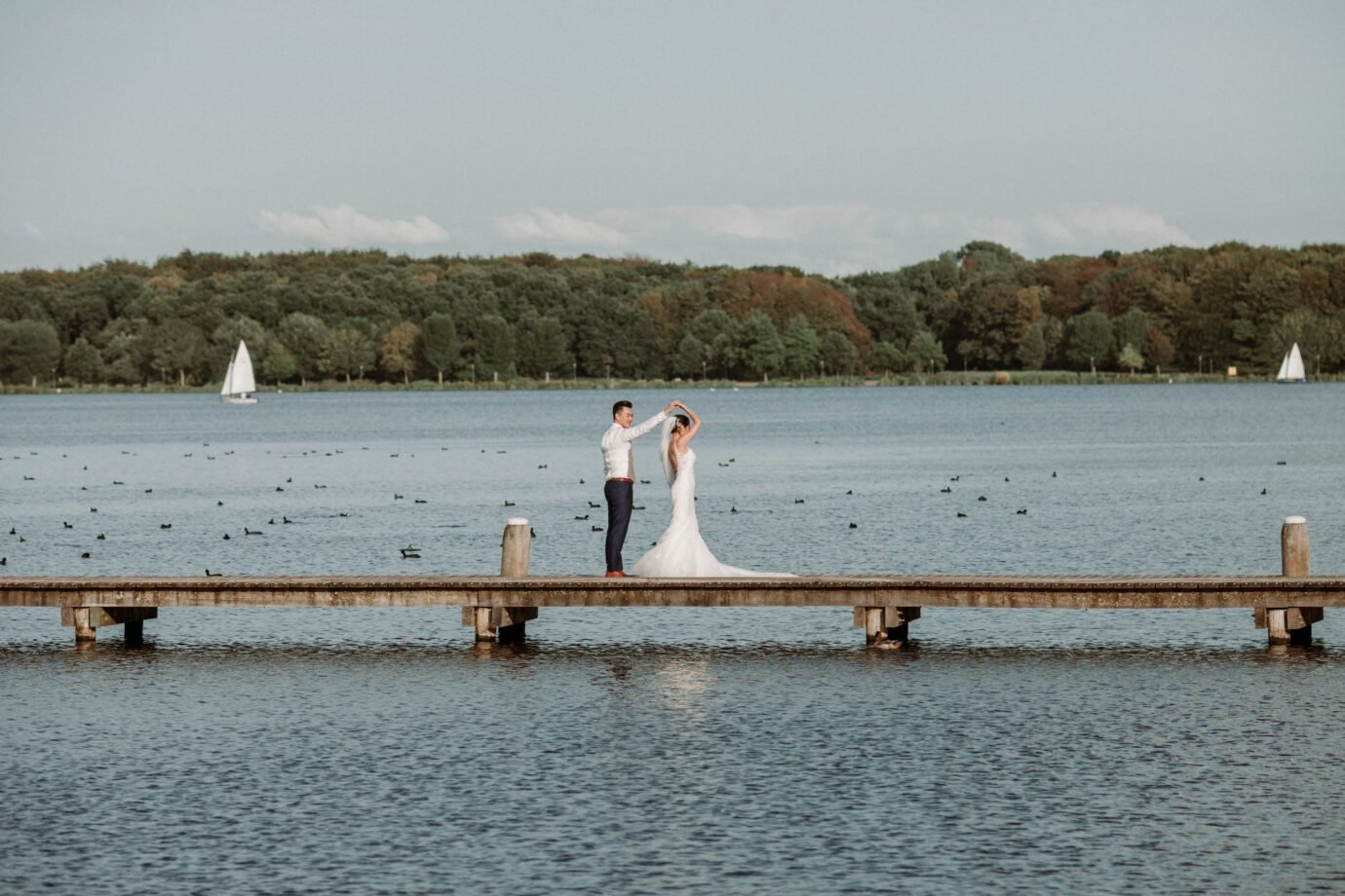 Het Kralingse bos Bestemming Bruiloft Rotterdam Nederland Ceremonie Europa Frankrijk Parijs Londen Mooie Dag Rode Chinese Traditie Jurk Bruid Bruidsjurk Geloften Uitwisseling Bruidsfeest Paar Liefde Knuffel Dans Authentieke Foto's Met Cliff Choong Fotografie Bestemming Bruiloft Rotterdam Nederland ROM Europa Frankrijk Parijs Londen Mooie Dag Rode Chinese Traditie Jurk Bruid Bruidsjurk geloften wisselen Bruidsfeest paar liefde knuffel