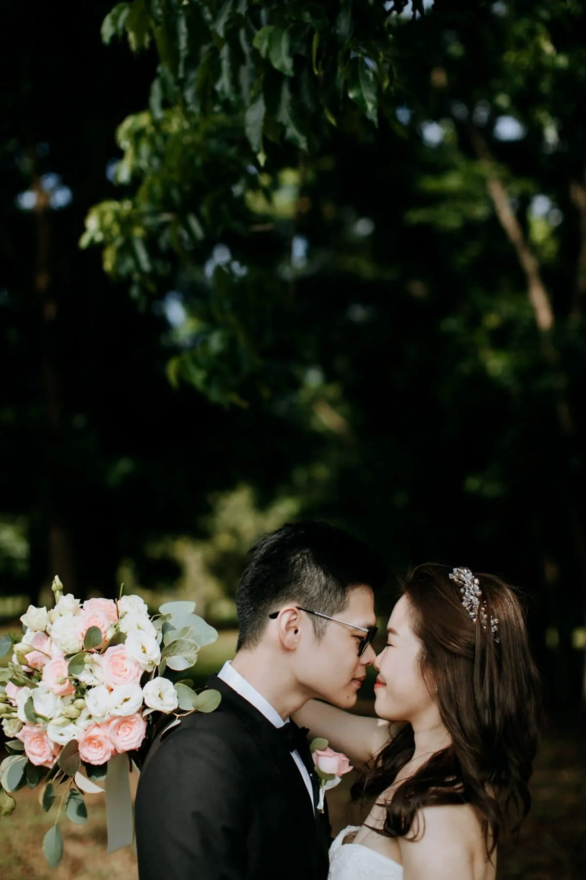 cliff choong destination portrait and wedding photographer malaysia kuala lumpur prewedding sunset golden sunrise shots bride and groom melaka desert couple kiss romantic intimate moment scene putrajaya arab couple woods casual couple portrait indoor shots