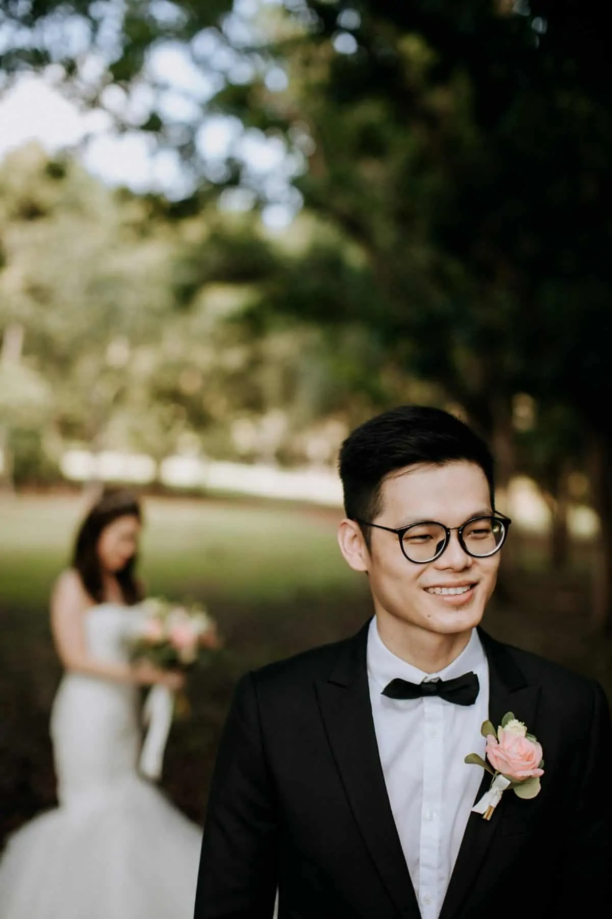 cliff choong destination portrait and wedding photographer malaysia kuala lumpur prewedding sunset golden sunrise shots bride and groom melaka desert couple kiss romantic intimate moment scene putrajaya arab couple woods casual couple portrait indoor shots