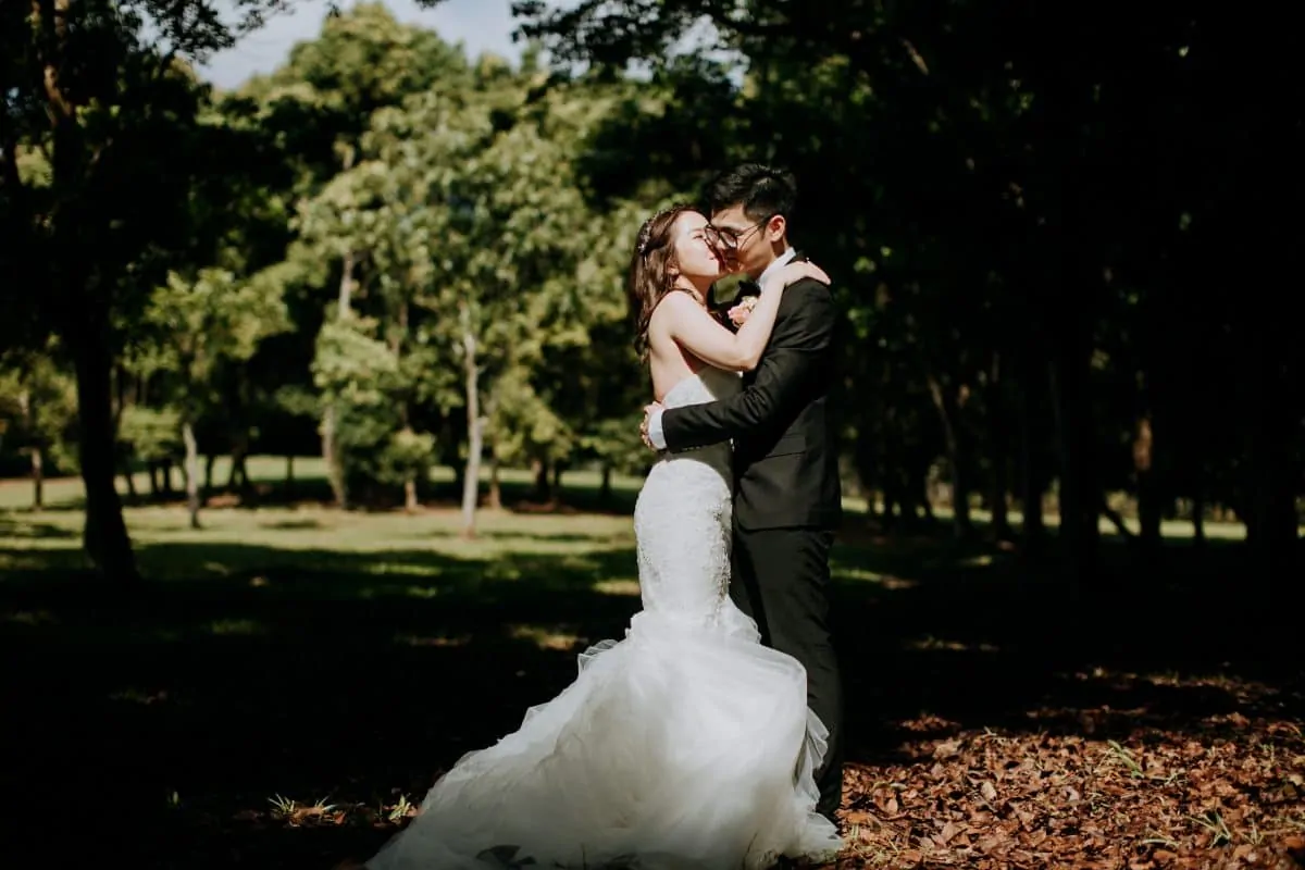 cliff choong destination portrait and wedding photographer malaysia kuala lumpur prewedding sunset golden sunrise shots bride and groom melaka desert couple kiss romantic intimate moment scene putrajaya arab couple woods casual couple portrait indoor shots