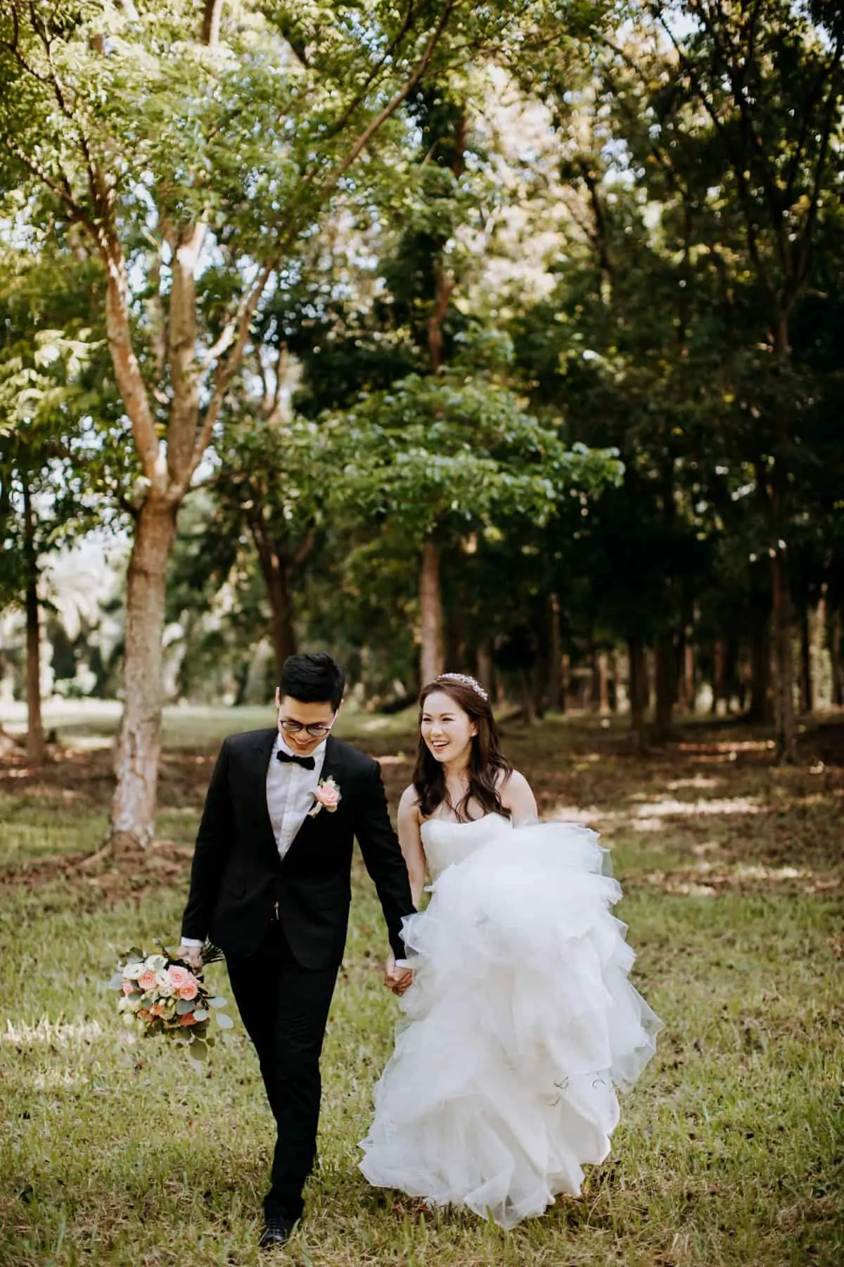 cliff choong destination portrait and wedding photographer malaysia kuala lumpur prewedding sunset golden sunrise shots bride and groom melaka desert couple kiss romantic intimate moment scene putrajaya arab couple woods casual couple portrait indoor shots