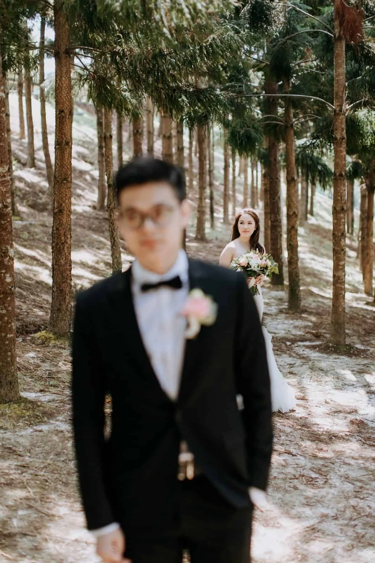 cliff choong destination portrait and wedding photographer malaysia kuala lumpur prewedding sunset golden sunrise shots bride and groom melaka desert couple kiss romantic intimate moment scene putrajaya arab couple woods casual couple portrait indoor shots