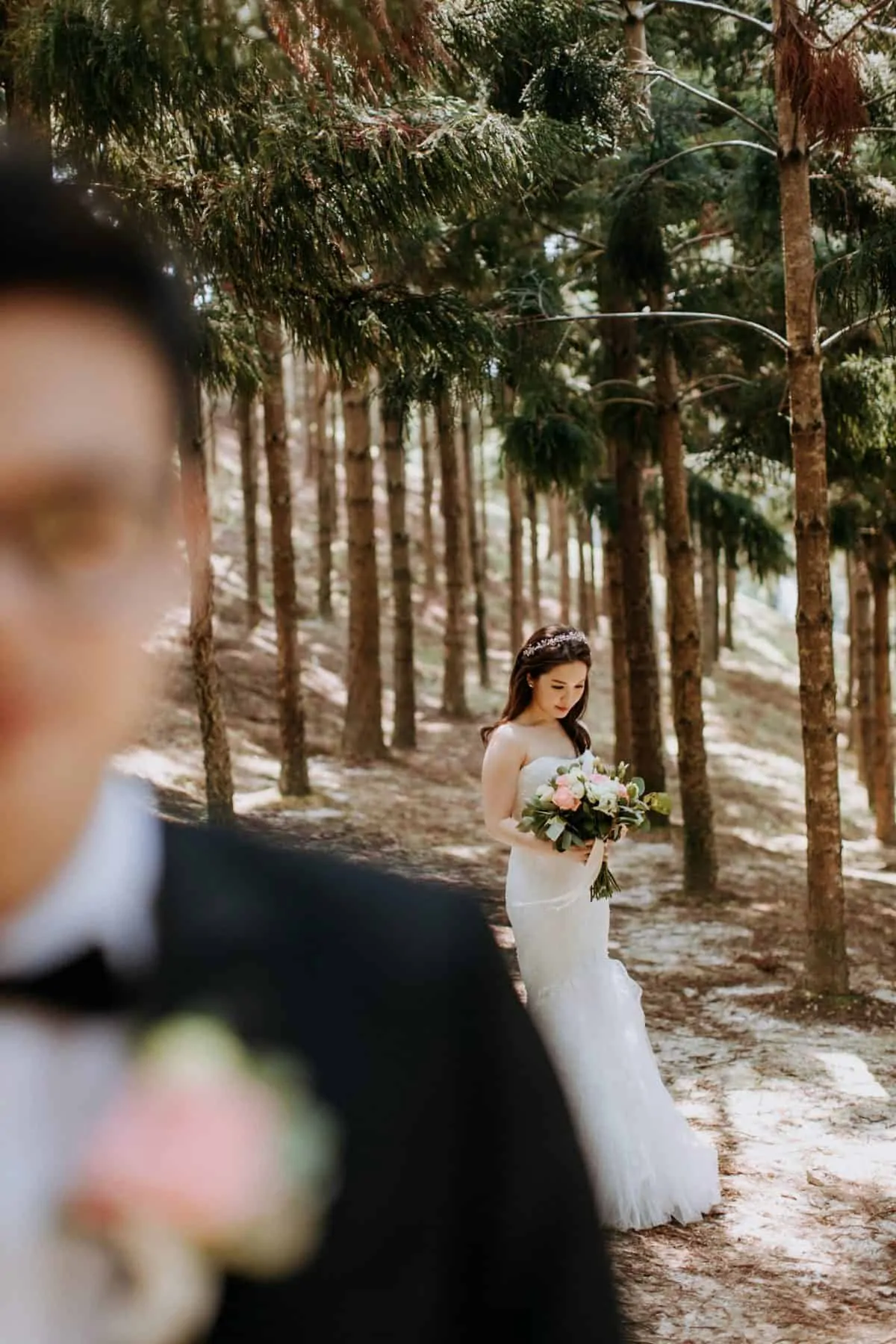 cliff choong destination portrait and wedding photographer malaysia kuala lumpur prewedding sunset golden sunrise shots bride and groom melaka desert couple kiss romantic intimate moment scene putrajaya arab couple woods casual couple portrait indoor shots