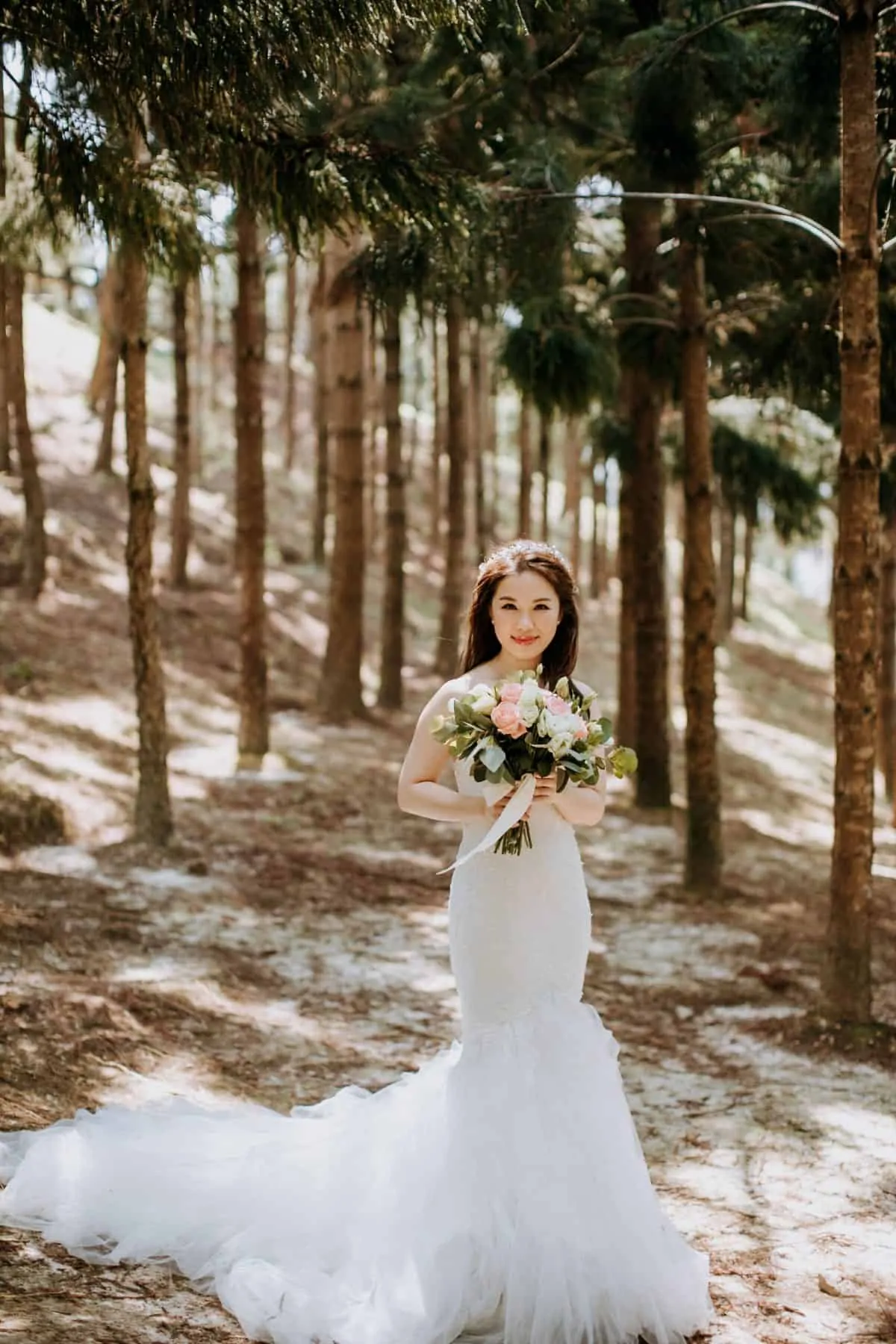 cliff choong destination portrait and wedding photographer malaysia kuala lumpur prewedding sunset golden sunrise shots bride and groom melaka desert couple kiss romantic intimate moment scene putrajaya arab couple woods casual couple portrait indoor shots