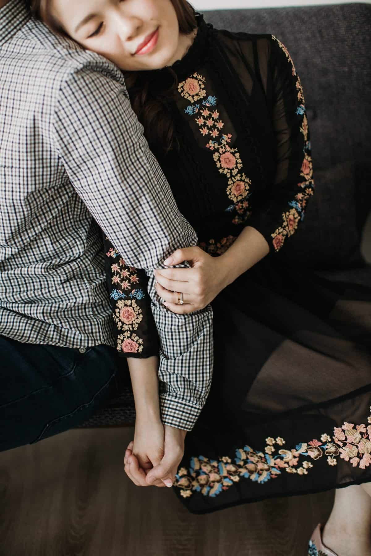 cliff choong destination portrait and wedding photographer malaysia kuala lumpur prewedding sunset golden sunrise shots bride and groom melaka desert couple kiss romantic intimate moment scene putrajaya arab couple woods casual couple portrait indoor shots