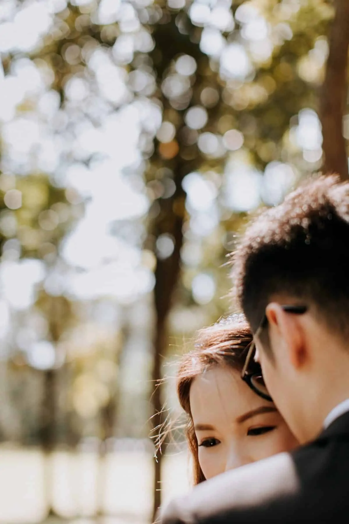 cliff choong destination portrait and wedding photographer malaysia kuala lumpur prewedding sunset golden sunrise shots bride and groom melaka desert couple kiss romantic intimate moment scene putrajaya arab couple woods casual couple portrait indoor shots