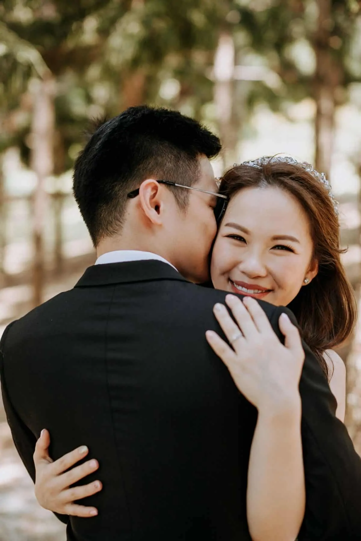 cliff choong destination portrait and wedding photographer malaysia kuala lumpur prewedding sunset golden sunrise shots bride and groom melaka desert couple kiss romantic intimate moment scene putrajaya arab couple woods casual couple portrait indoor shots
