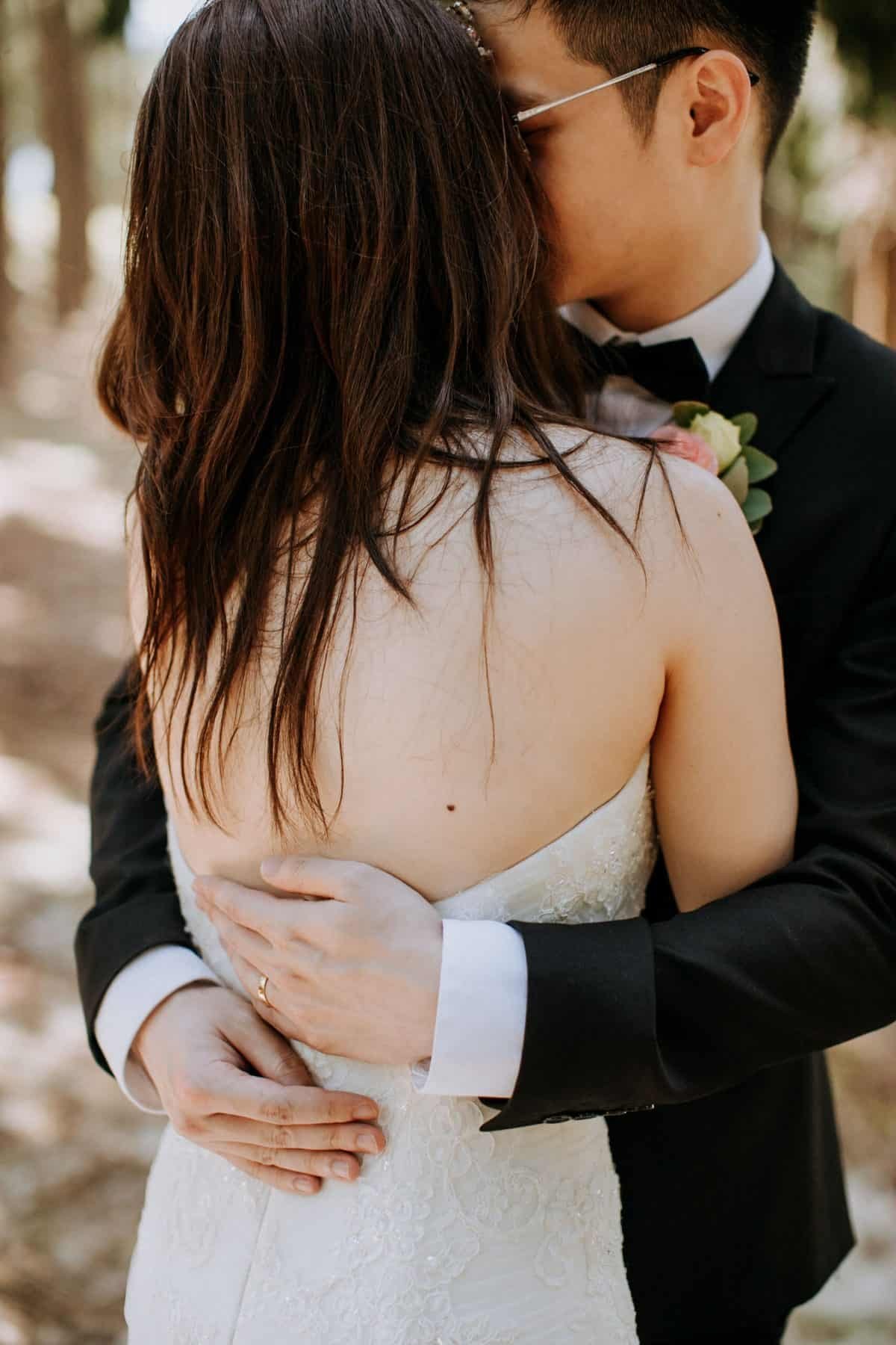 cliff choong destination portrait and wedding photographer malaysia kuala lumpur prewedding sunset golden sunrise shots bride and groom melaka desert couple kiss romantic intimate moment scene putrajaya arab couple woods casual couple portrait indoor shots