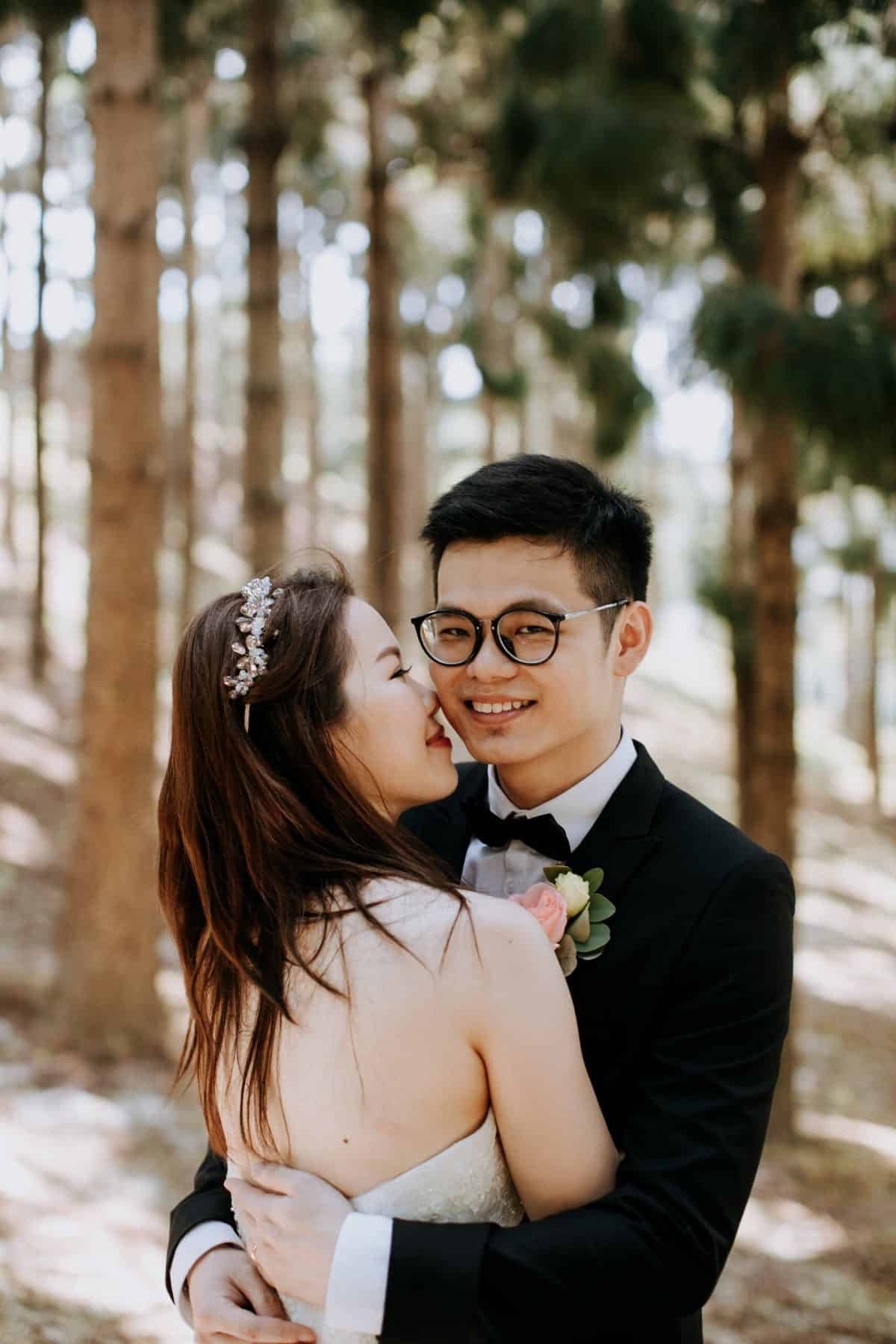 cliff choong destination portrait and wedding photographer malaysia kuala lumpur prewedding sunset golden sunrise shots bride and groom melaka desert couple kiss romantic intimate moment scene putrajaya arab couple woods casual couple portrait indoor shots