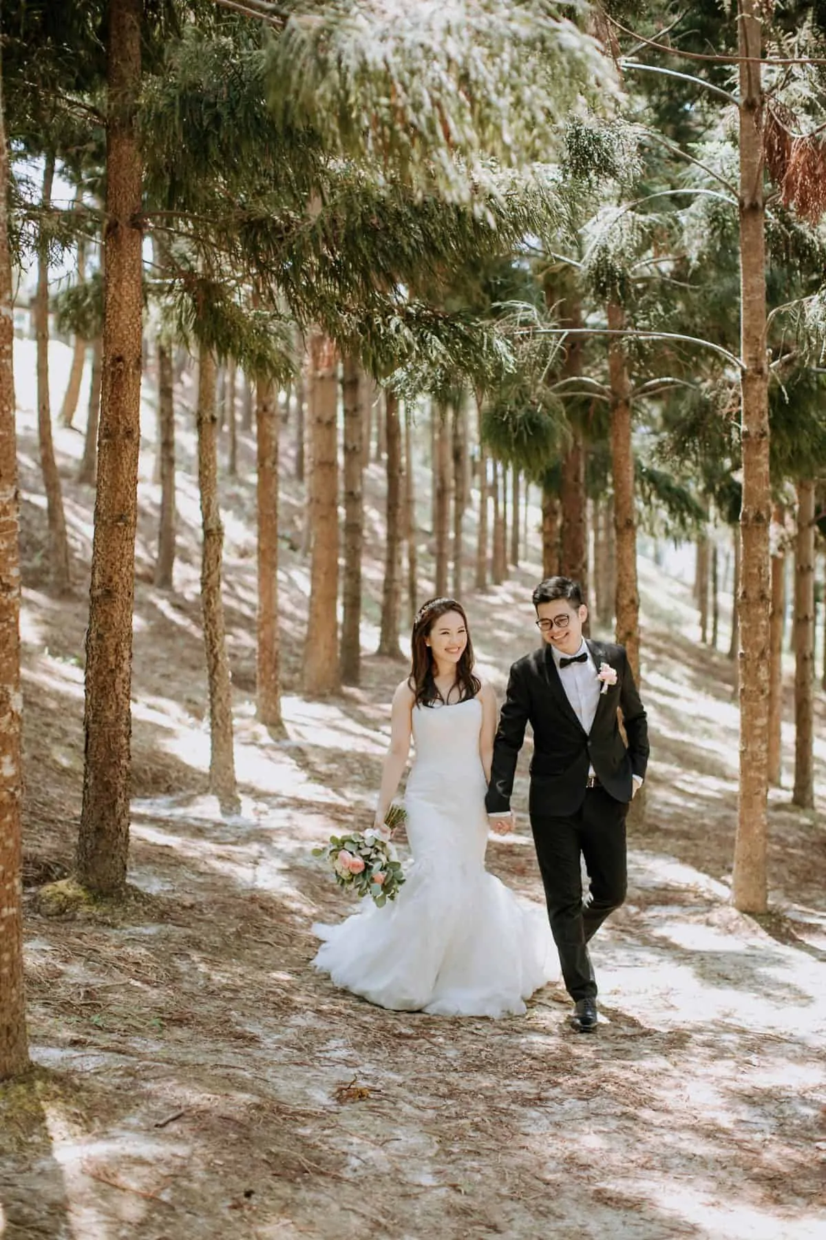 cliff choong destination portrait and wedding photographer malaysia kuala lumpur prewedding sunset golden sunrise shots bride and groom melaka desert couple kiss romantic intimate moment scene putrajaya arab couple woods casual couple portrait indoor shots