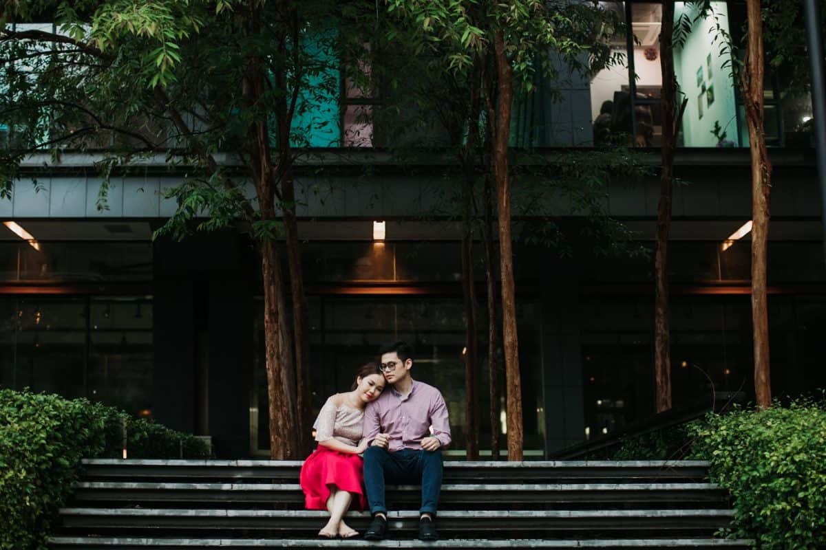 cliff choong destination portrait and wedding photographer malaysia kuala lumpur prewedding sunset golden sunrise shots bride and groom melaka desert couple kiss romantic intimate moment scene putrajaya arab couple woods casual couple portrait indoor shots