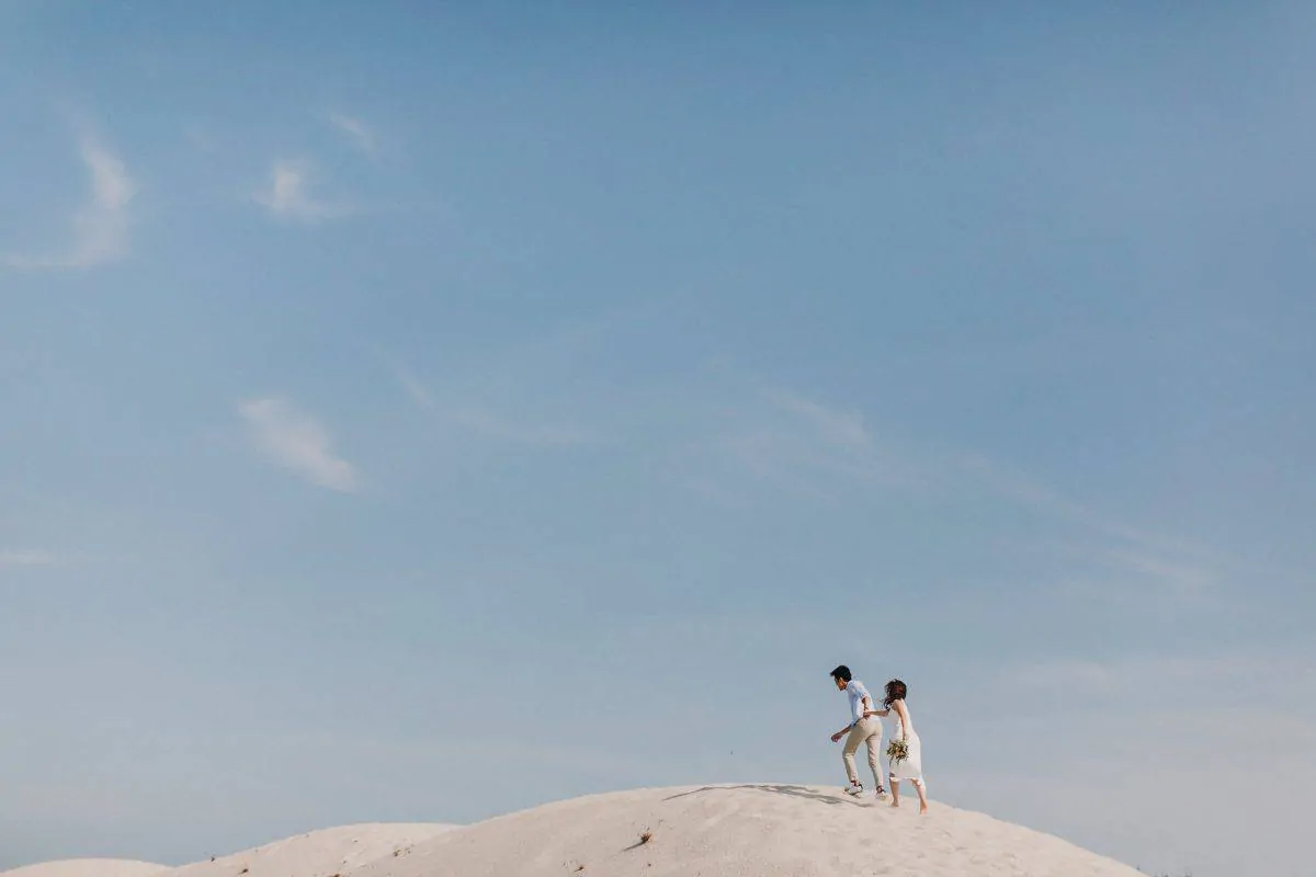 cliff choong destination portrait and wedding photographer malaysia kuala lumpur prewedding sunset golden sunrise shots bride and groom melaka desert couple kiss romantic intimate moment scene white sands