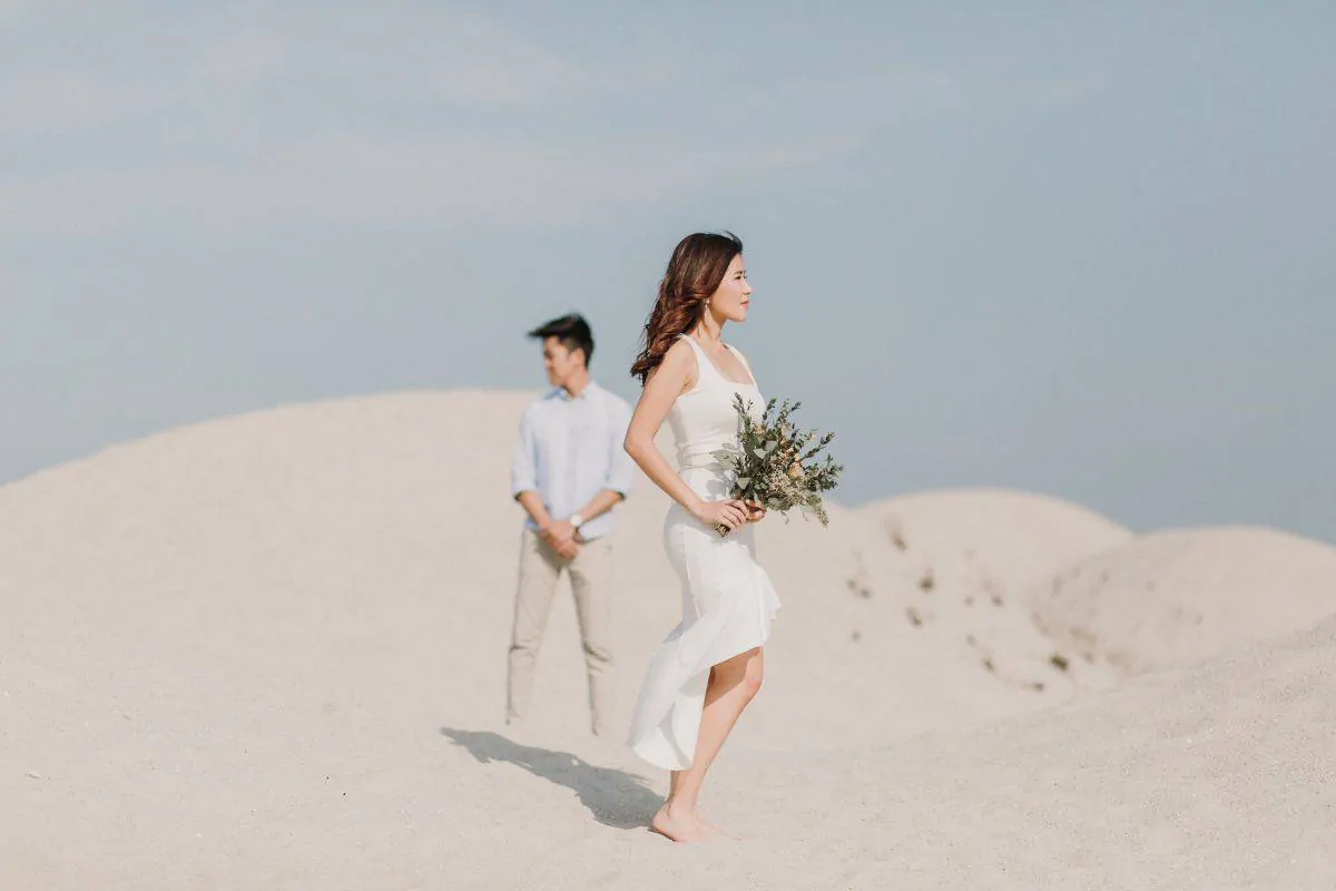cliff choong destination portrait and wedding photographer malaysia kuala lumpur prewedding sunset golden sunrise shots bride and groom melaka desert couple kiss romantic intimate moment scene white sands