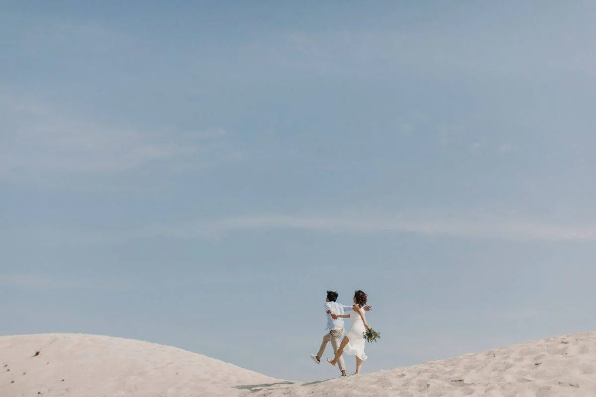 cliff choong destination portrait and wedding photographer malaysia kuala lumpur prewedding sunset golden sunrise shots bride and groom melaka desert couple kiss romantic intimate moment scene white sands