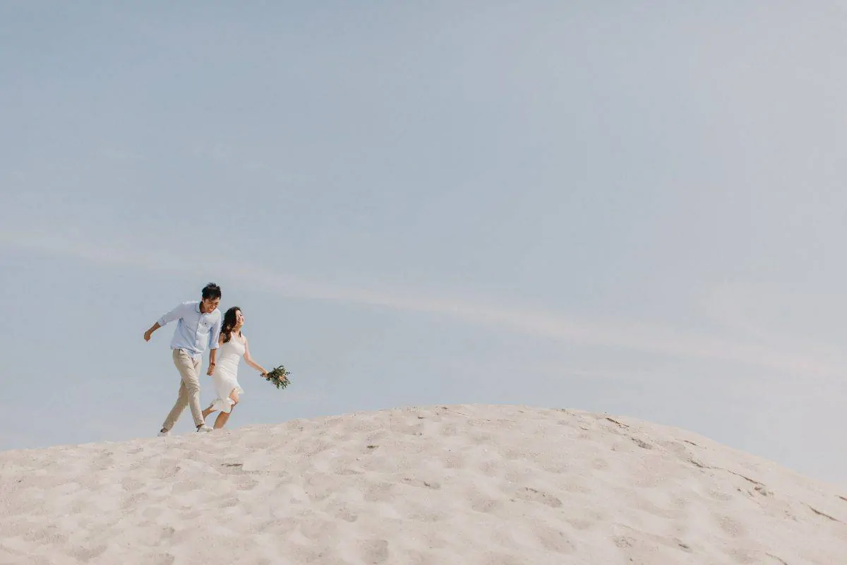 cliff choong destination portrait and wedding photographer malaysia kuala lumpur prewedding sunset golden sunrise shots bride and groom melaka desert couple kiss romantic intimate moment scene white sands