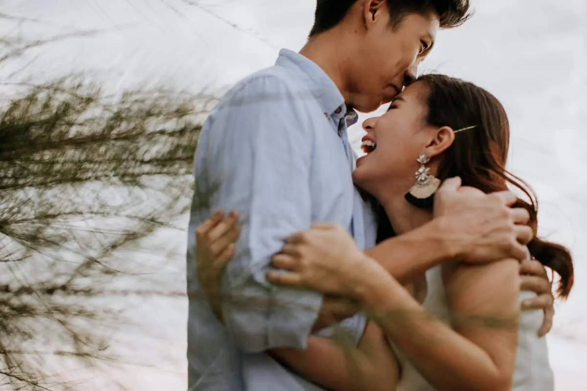 cliff choong destination portrait and wedding photographer malaysia kuala lumpur prewedding sunset golden sunrise shots bride and groom melaka desert couple kiss romantic intimate moment scene white sands