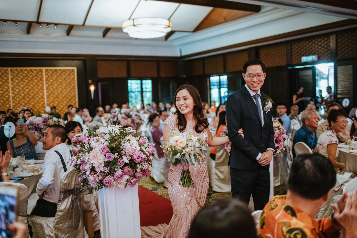 Rose Gold Wedding Dinner Reception at The Saujana Hotel Subang Kuala Lumpur malaysia cliff choong the cross effects kevin tan destination portrait and wedding photographer malaysia kuala lumpur bride and groom couple kiss romantic intimate moment scene my wedding planner