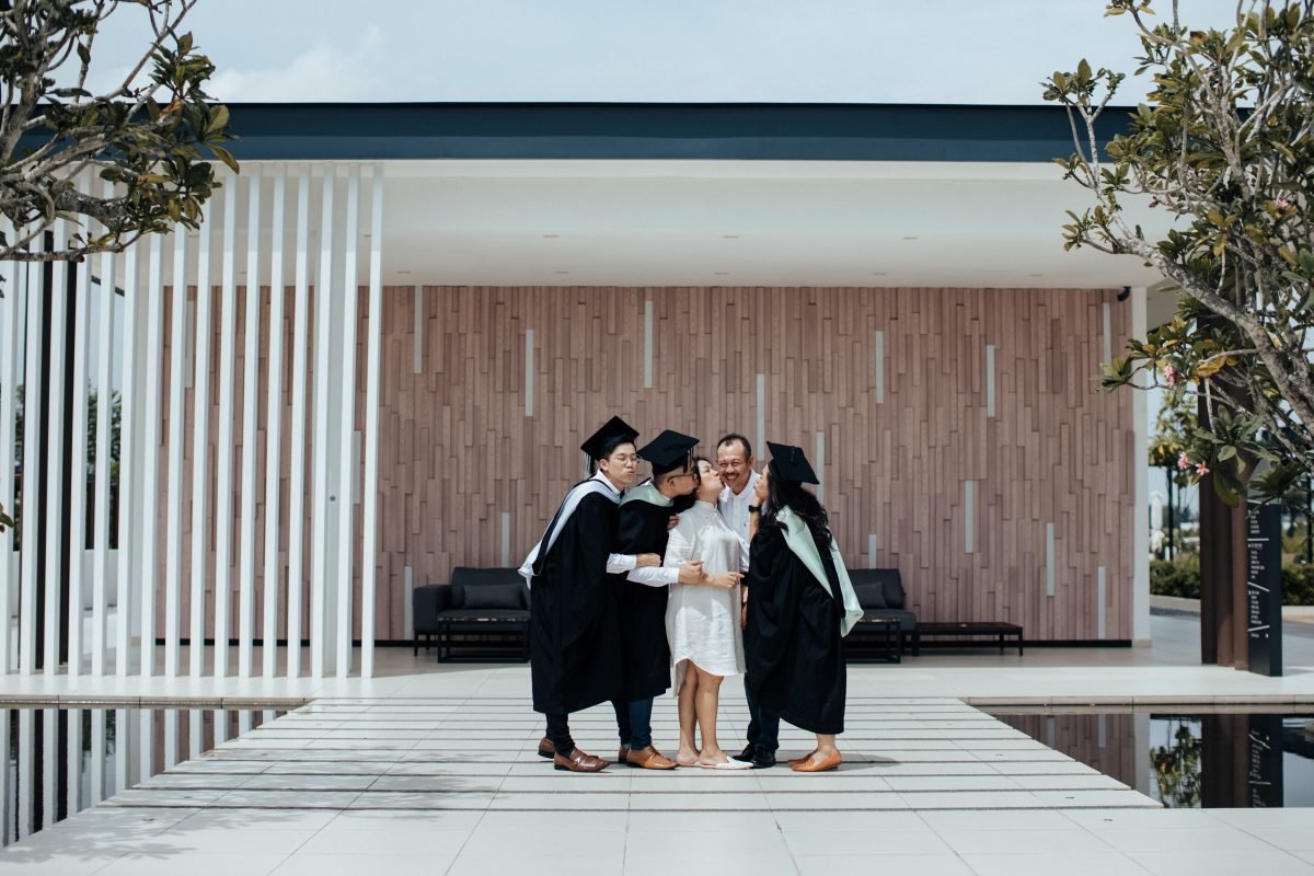 Casual Leisure Happy Family and post-graduation Portrait Sesson