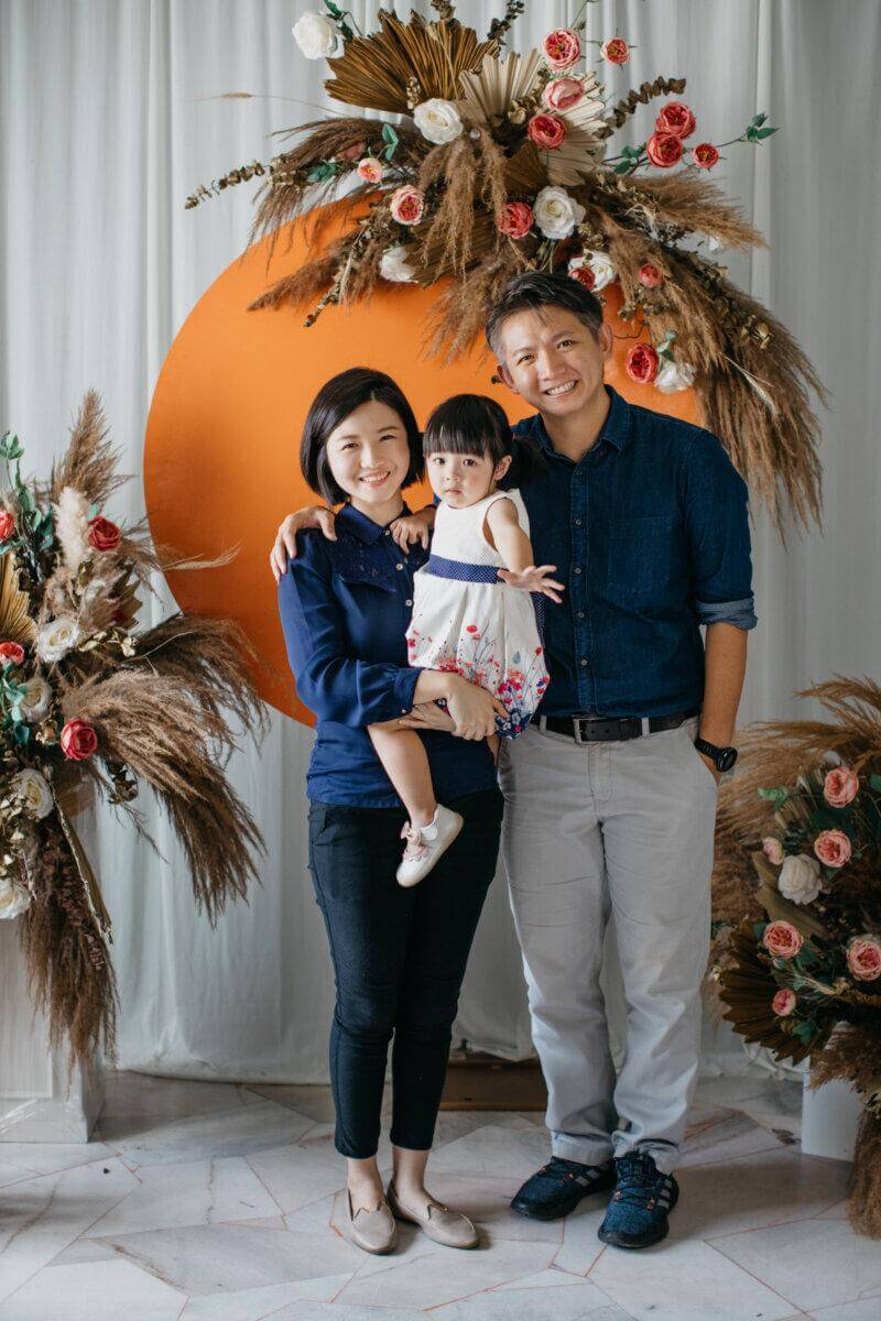Indoor Family Portrait with Decoration for Mid-Autumn Season Cliff Choong Photography
