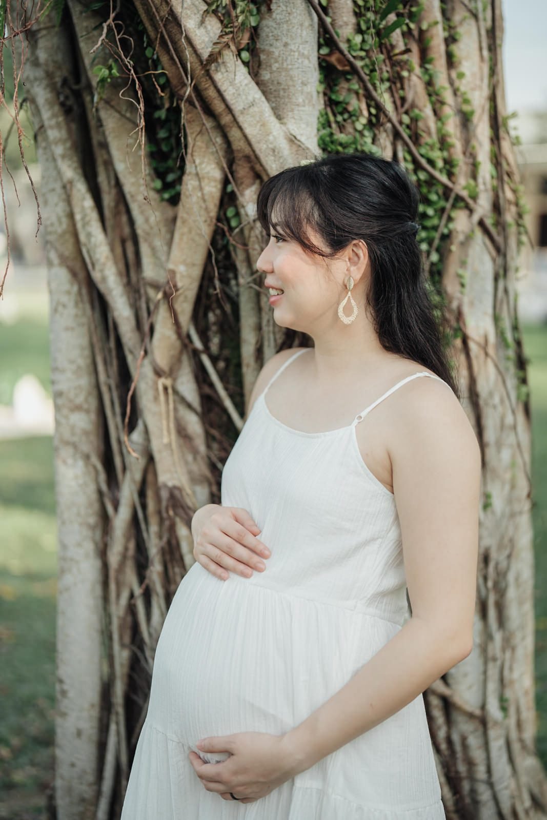 Green outdoor maternity photoshoot at Subang Ria Lake Park