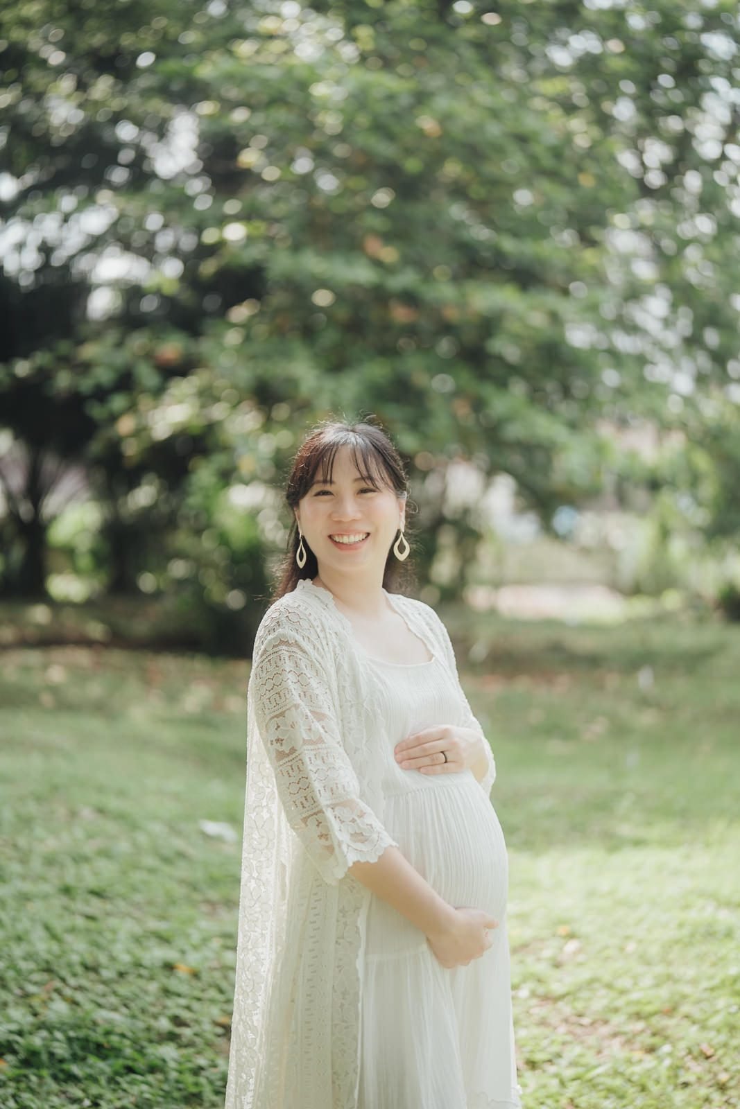 Pregnancy portrait in Kuala Lumpur with golden sunlight