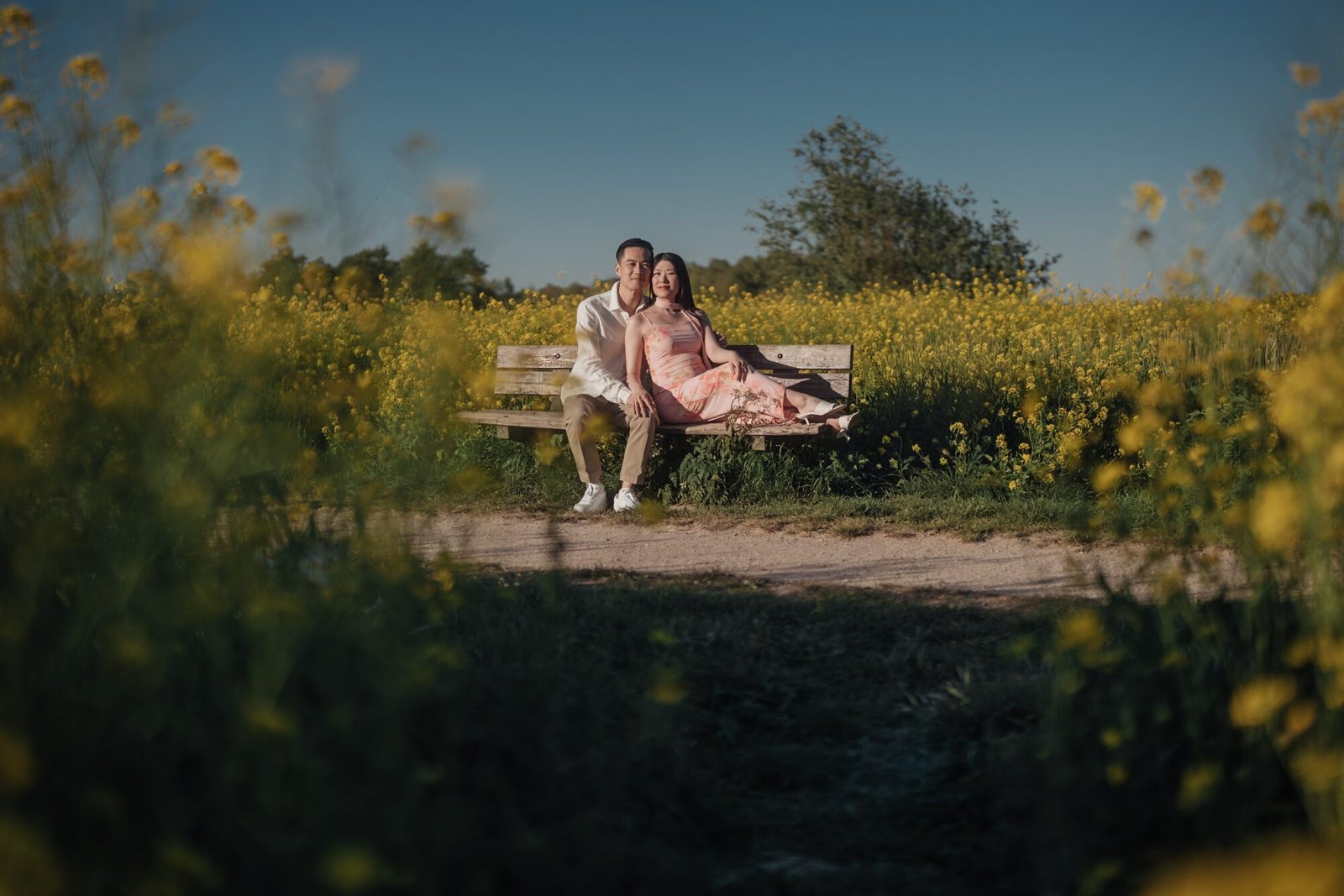 Natural maternity portrait session in the Netherlands