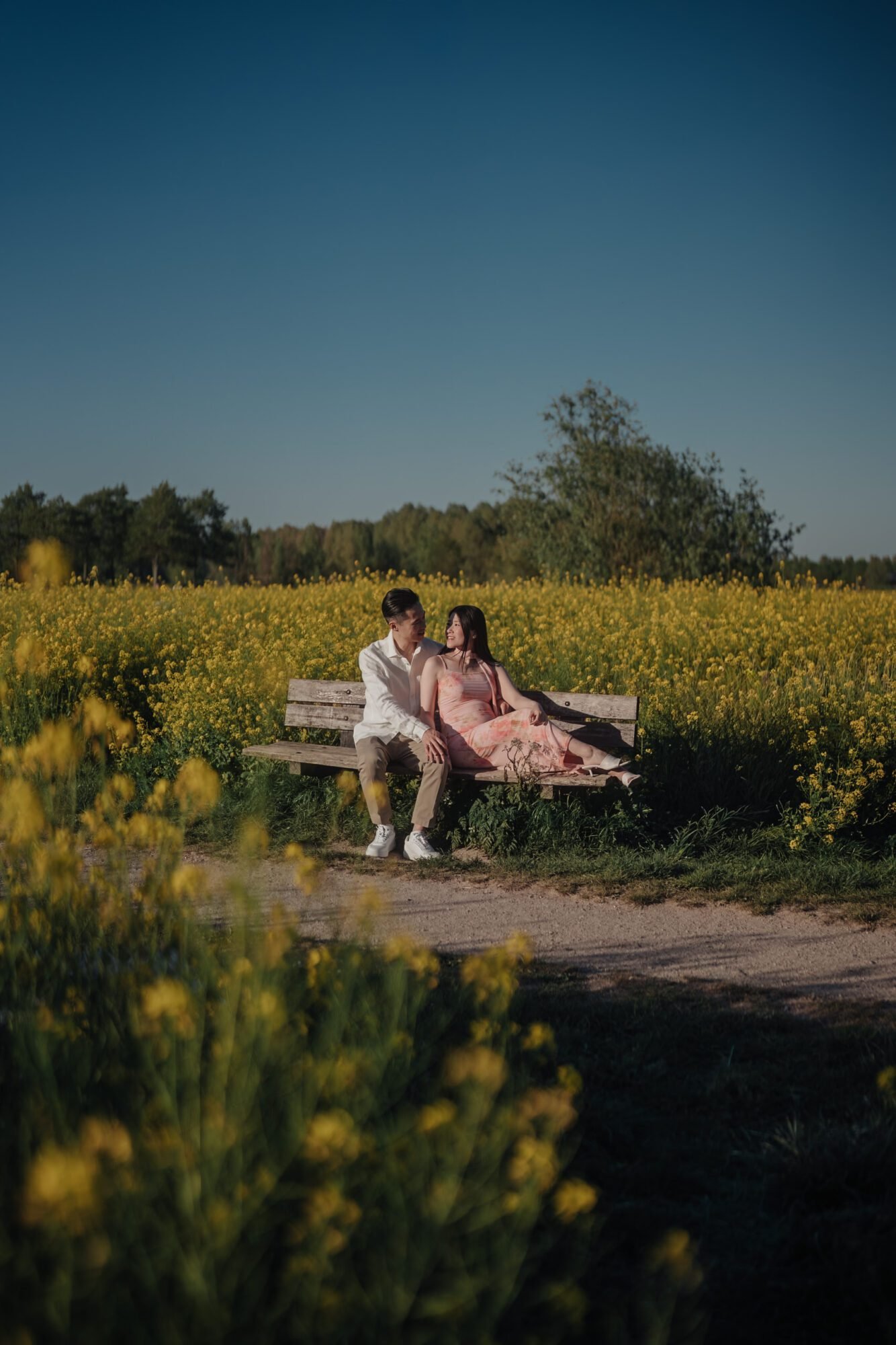Outdoor pregnancy photography in Barendrecht scenery