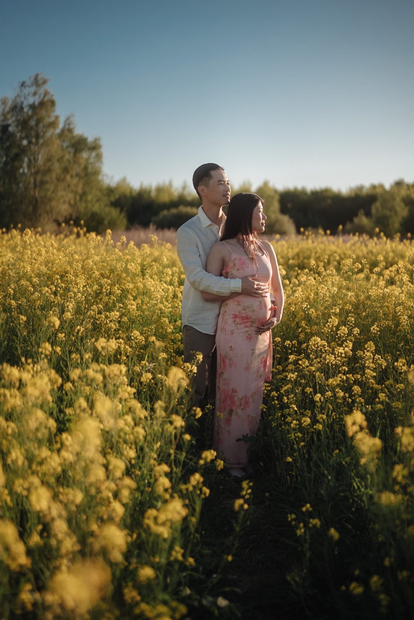 Natural maternity portrait session in the Netherlands