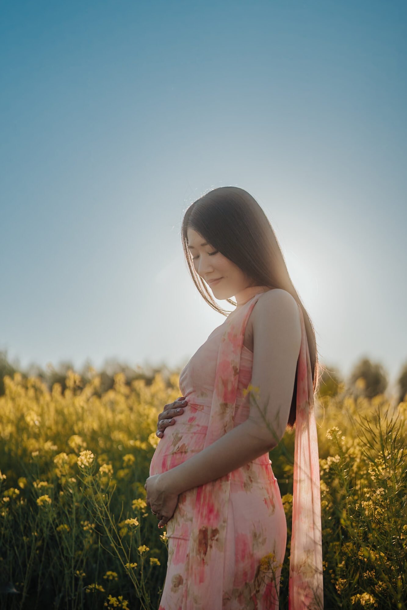 Relaxed outdoor maternity photoshoot in Barendrecht