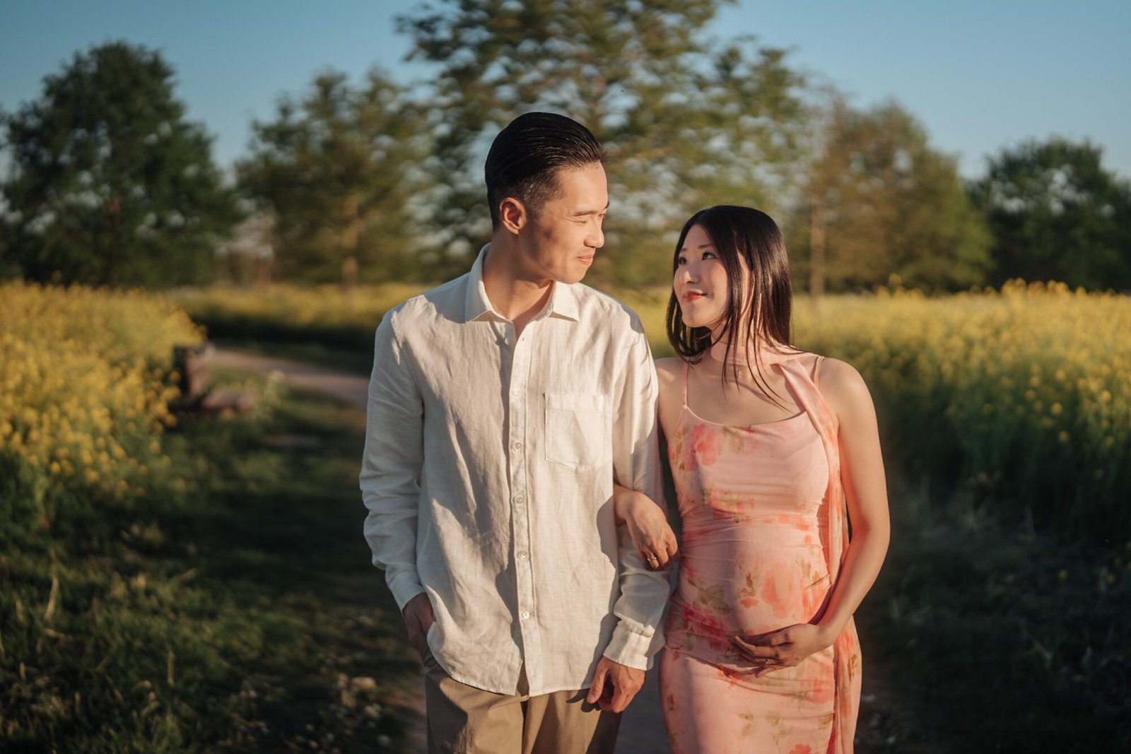 Relaxed outdoor maternity photoshoot in Barendrecht
