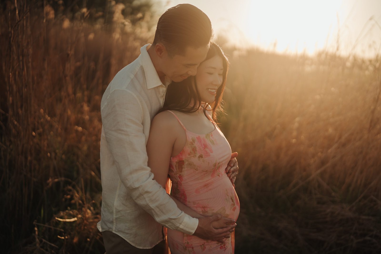 Mother-to-be photographed outdoors in Barendrecht