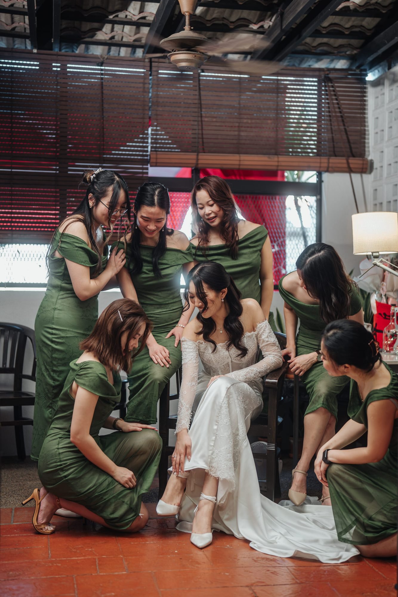 Bridesmaids preparing together on Silver’s wedding morning by Cliff Choong Photography
