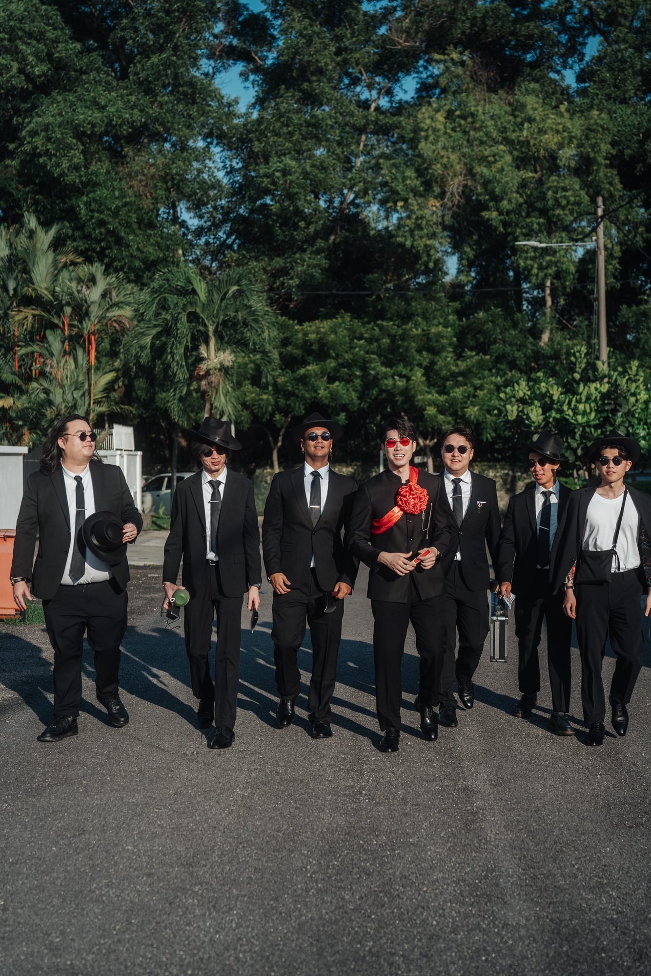 Yi Shien arriving with his groomsmen for the Chinese wedding gate-crash photography by Cliff Choong Photography in Kuala Lumpur
